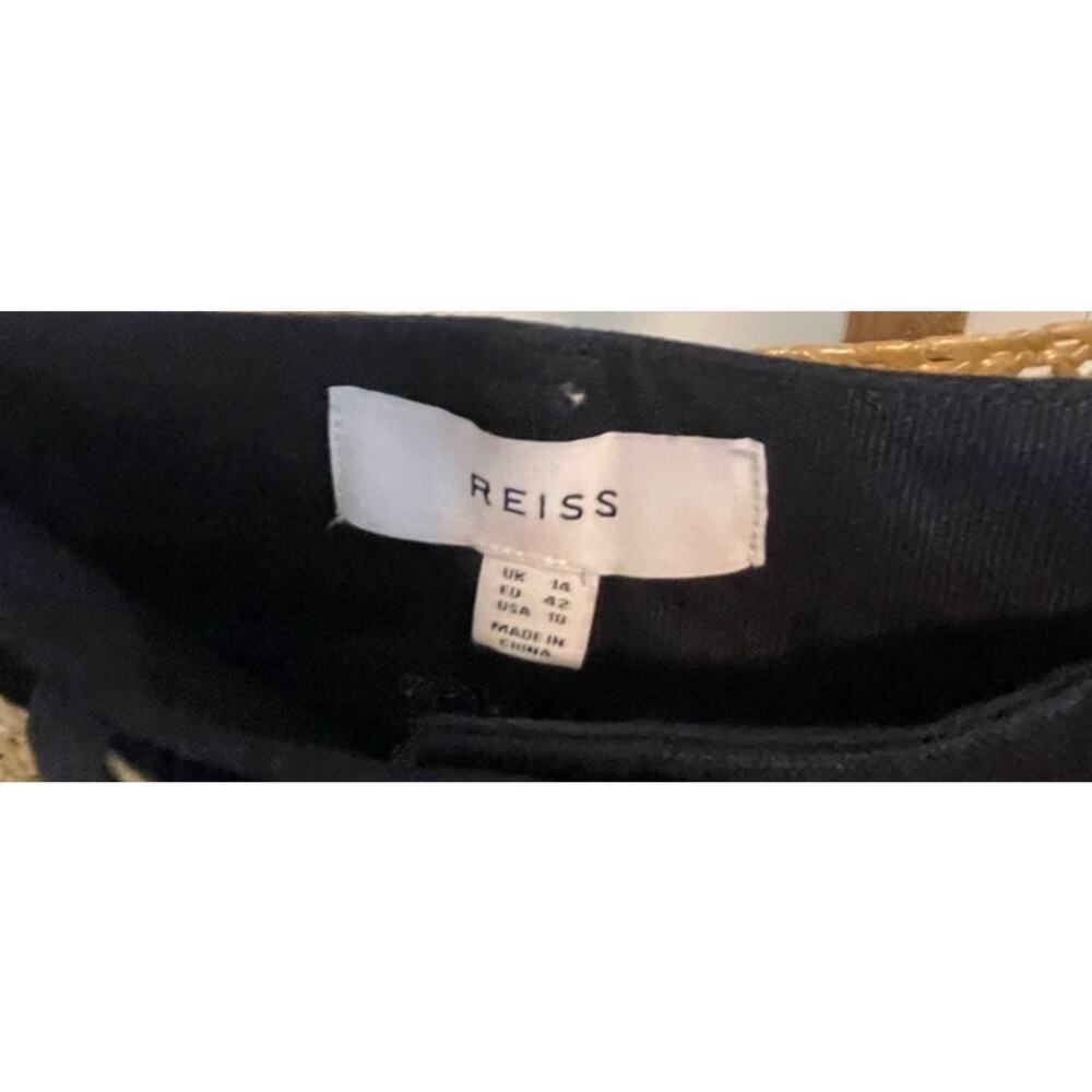 REISS Belle Linen Belted Shorts in Navy - Picture 9 of 11